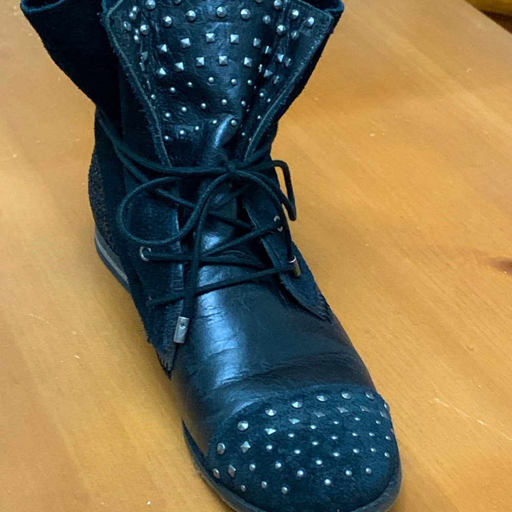 Edgy, Black leather Ankle Boots